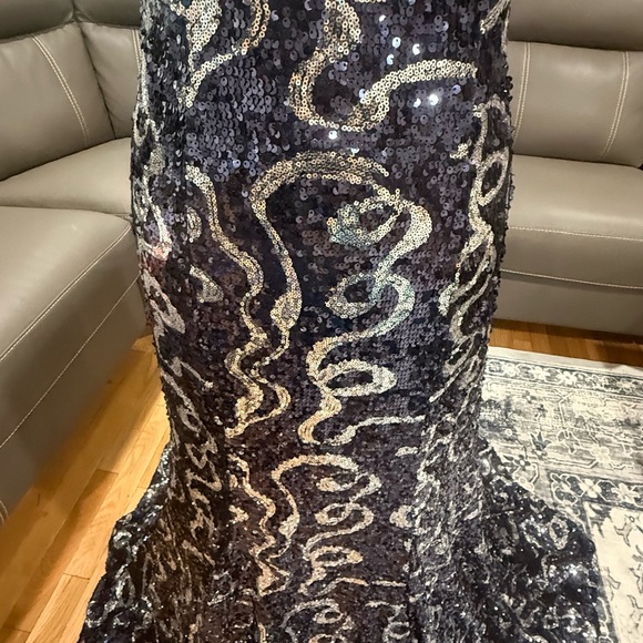 NWOT Alyce Design Elegant Blue and Silver Strapless Sleeveless Gown for Weddings - Picture 6 of 7